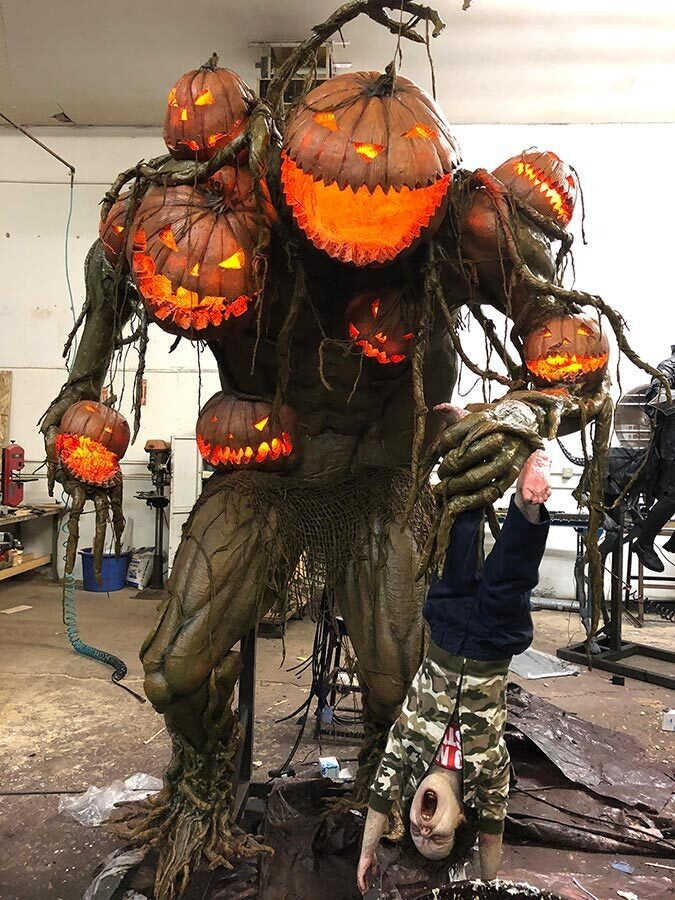 π2025 Halloween Giant Pumpkin Monster and Child